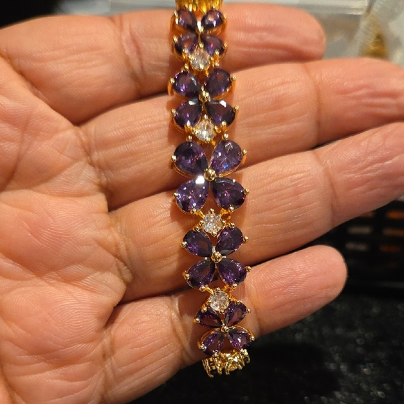 Elegant Gold and Purple Floral Bracelet - Picture 3 of 4